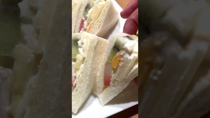 千疋屋さんのランチは、カレーとサンドイッチのハーフ&ハーフ♪ #tokyo #カフェ #東京 #千疋屋　#カレー　#サンドイッチ　#ランチ