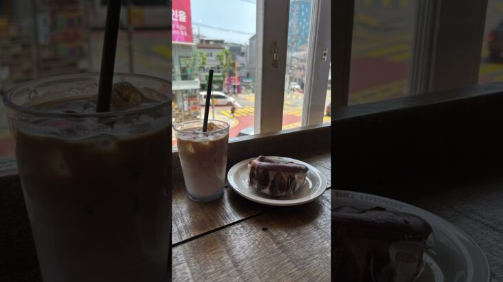 プレッツェル🥨カフェ☕️韓国📍店名：BREADYPOST 聖水店　プレッツェルとは…❓👉ドイツ発祥の焼き菓子パン🥨 #韓国旅行 #韓国情報#韓国グルメ #韓国カフェ #브레디포스트